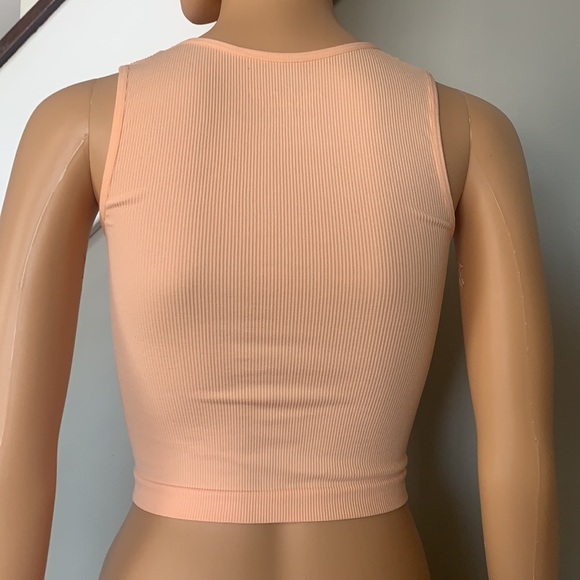 Nwt crop top - Picture 4 of 4